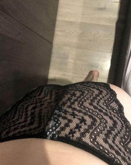 掀裙子看小内内_4K高清视频观看