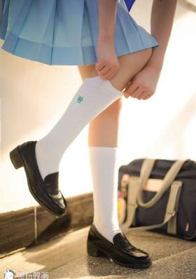 18禁裸体女免费看网站扒尿口_BD高清在线